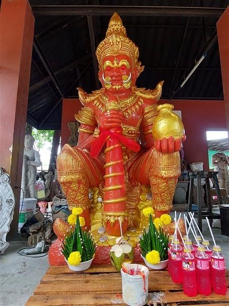 ท้าวเวสสุวรรณนั่งบัลลังก์สมบัติ รับปั้นท้าวเวสสุวรรณ รูปปั้น | อนุชาบล็อกประสาน - โชคชัย นครราชสีมา